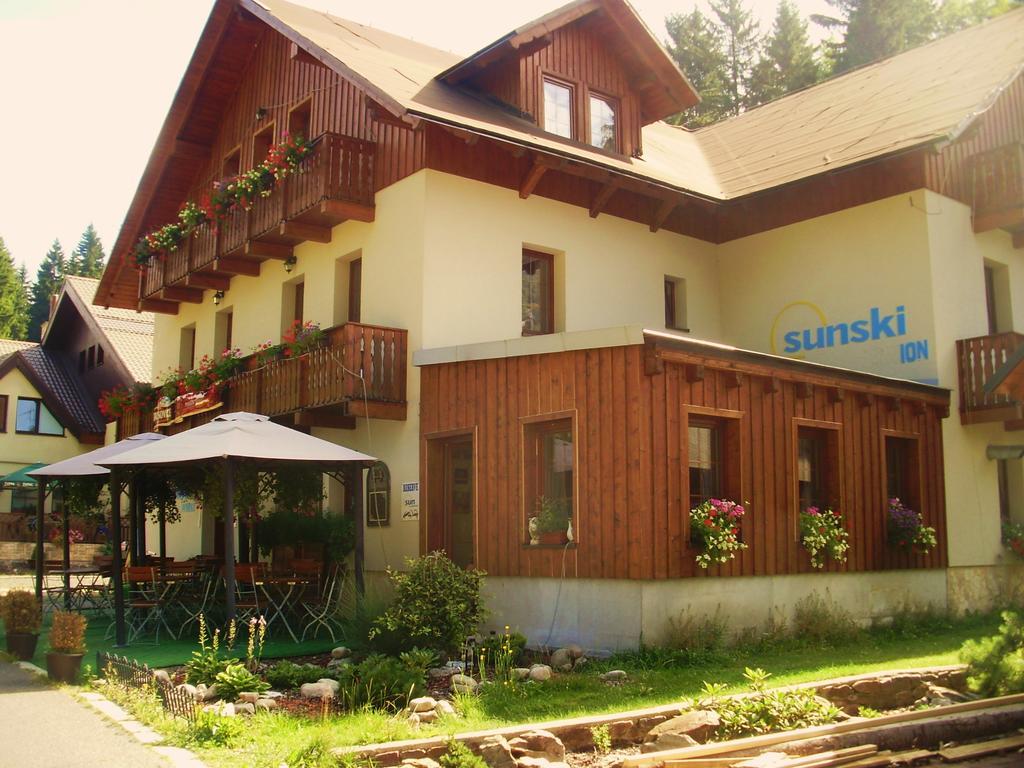 Penzion Sunski Hotel Харачов Екстериор снимка
